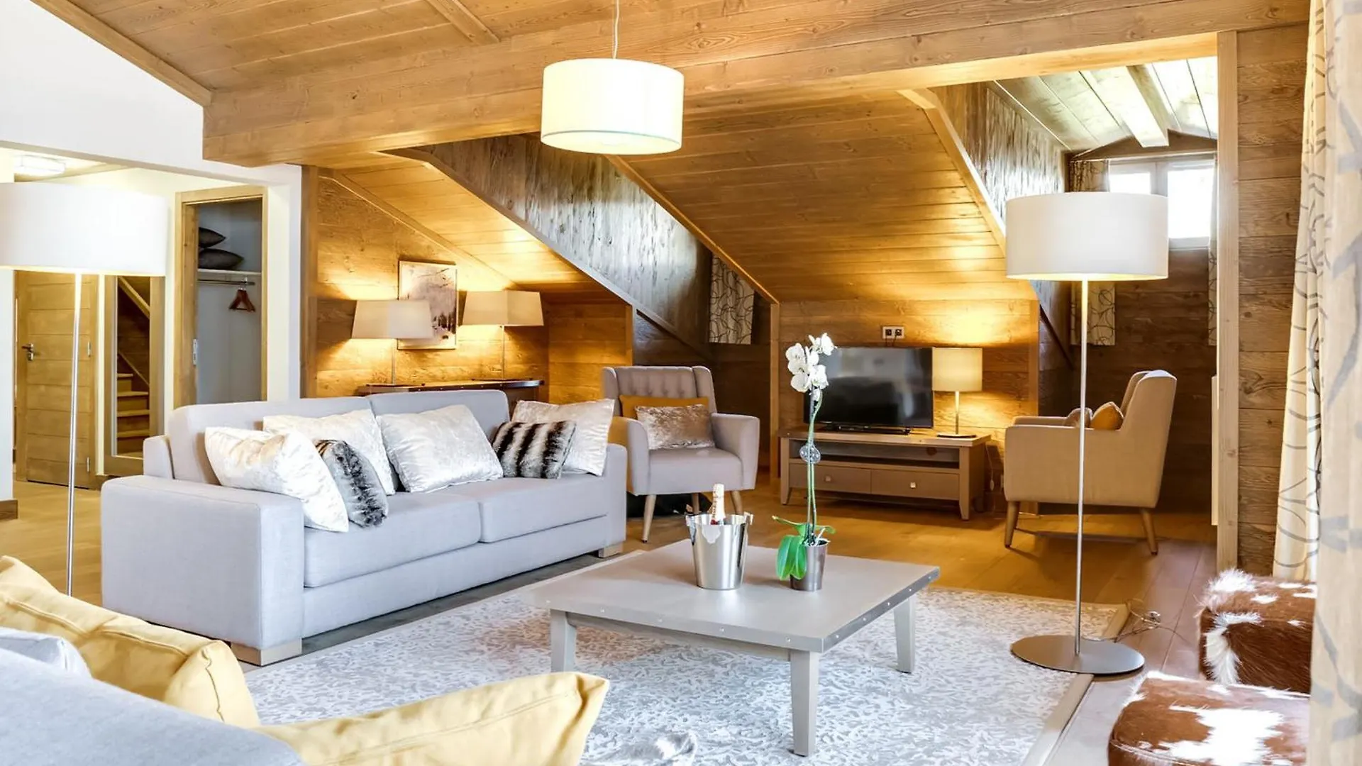 Luxueux Appartement 4 Pieces Au Coeur De Courchevel Village, A Proximite Des Pistes Et Commerces - Fr-1-562-32 Apartment