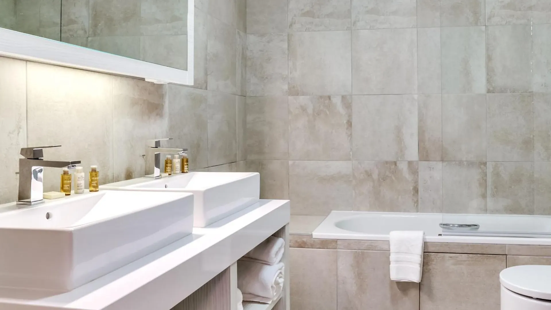Luxueux Appartement 4 Pieces Au Coeur De Courchevel Village, A Proximite Des Pistes Et Commerces - Fr-1-562-32 Apartment
